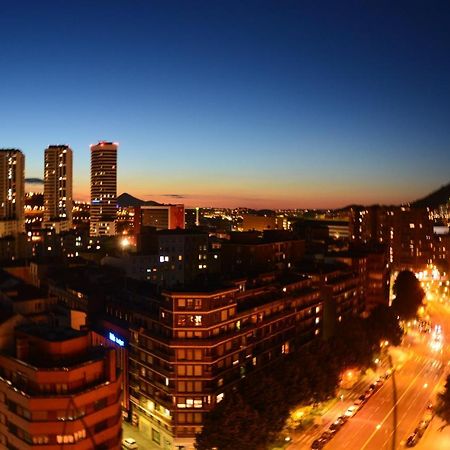 Superviews, Parking 24H Vigilado Incluido Y Netflix En Habitacion Independiente Con Bano Privado En Apartamento Particular, Francais&English Bilbao Eksteriør billede